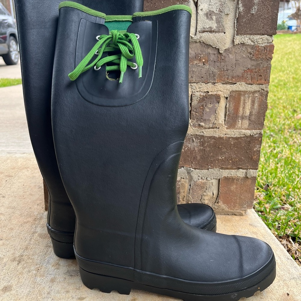 J crew navy rain boots.